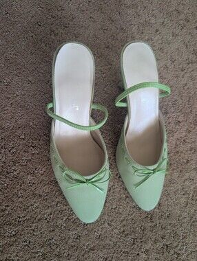 Green Pointed Toe Heels with Ankle Strap And Bow Detail Size 7